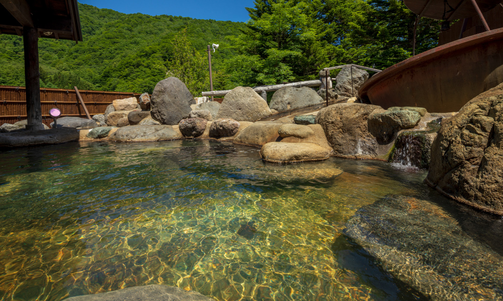 本館の庭園露天風呂、大浴場